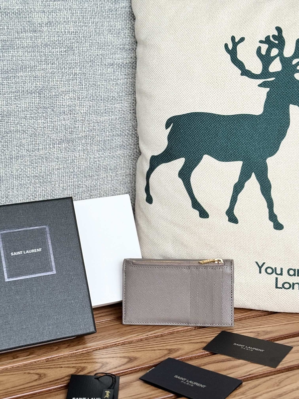 イヴサンローラン財布背面デザイン